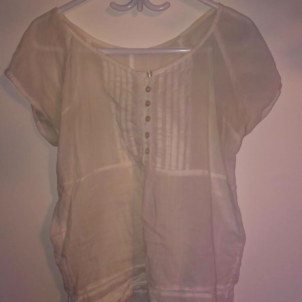 White ample shirt (blouse)